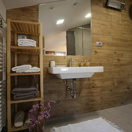 Alpa Apartment *